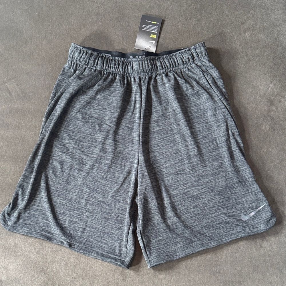 Nike Dry Men’s Gray Training Shorts Standard Fit Size M NWT